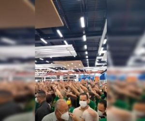 Vídeo mostra prefeito de Teresina participando de aglomeração em loja; estabelecimento é autuado