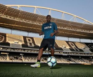 Chateado, Airton se despede do Botafogo após quatro anos: "Não estou nos planos"