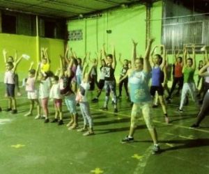 Dia da Mulher é comemorado com aulão de Zumba na Escola Pequeno Príncipe