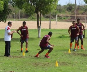 Sem contato com bola, River-PI inicia a semana com treino físico no Poleiro