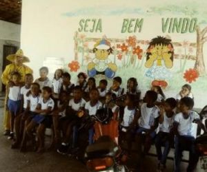 Projeto Amarelinho inicia visitas às escolas de Floriano para o Show do Carrapeta 2018