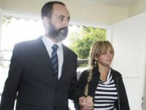 Crime da Mega-Sena: viúva de Renné chega ao Fórum para o segundo dia de julgamento