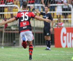 Decisivo, Diego comemora fim de jejum no clássico e elogia o Flamengo