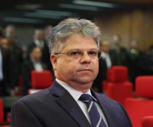 Gustavo Neiva recebe denúncia sobre falta de condições de trabalho de Procuradores