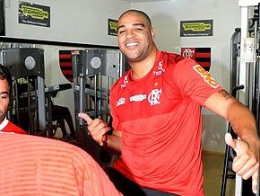 Adriano analisa primeira semana de trabalho no Fla: 'Estou realizado'