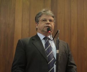 Deputado Gustavo Neiva comenta o descaso da Maternidade Dona Evangelina Rosa