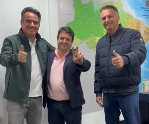 Ao lado de Ciro Nogueira, Jair Bolsonaro anuncia Thiago Junqueira como pré-candidato a senador