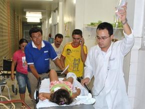 Criança sofre traumatismo após ser atropelada por motoqueiro