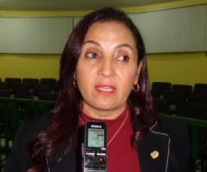Vereadora está preocupada com a ocupação de terreno público por particular