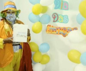 Repórter Amarelinho é presenteado com óculos do Hospital de Olhos Bucar