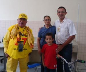 Papai Noel dos Correios continua entregando presentes em Floriano