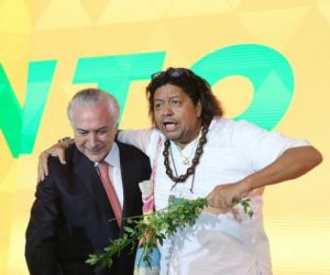 PMDB pagou hotel 4 estrelas para pai de santo que recepcionou Temer em Brasília