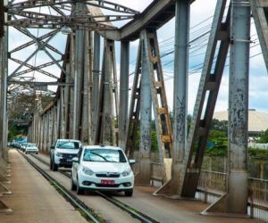 Criminosos fazem arrastão na Ponte Metálica, em Teresina, e motoristas cobram policiamento