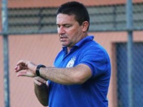 Sem Alessandro, Jorge Pinheiro testa três formações para duelo contra Piauí