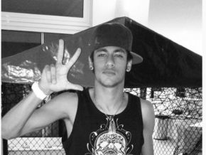 Neymar 'arrasa' no funk: 'Ai meu Deus, como é bom ser vida louca'