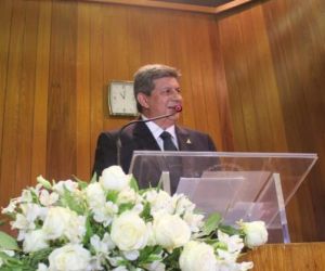 José Filho recebe faixa de governador do PI e dá posse a cinco secretários
