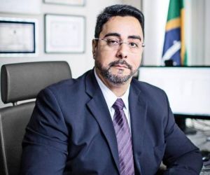 Bretas dá 15 dias para Cabral apresentar defesa final