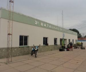 Colisão entre carro e moto resulta em danos materiais no Centro de Floriano