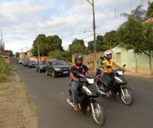 Carreata marca abertura dos festejos de São Cristóvão em Floriano