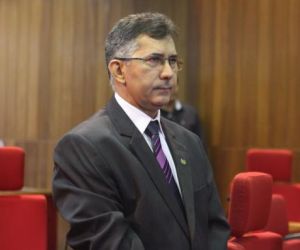 Aluísio Martins apresenta pedido de voto de pesar por morte de ex-prefeito