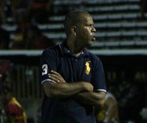 "Na verdade, não sei mais o que faço. Só se fizer milagre", desabafa Negretti