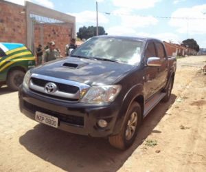 Polícia encontra veículo abandonado no bairro Sambaíba, em Floriano