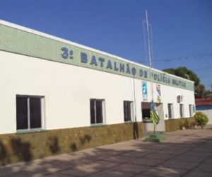 Após roubar padaria, assaltantes tomam motocicletas de assalto