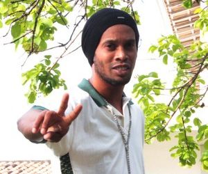 Palmeiras sugere contrato por produtividade, e Ronaldinho estuda