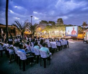 Projeto leva em van movida a energia solar a magia do cinema a três comunidades no Piauí
