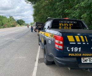 Motociclista sem capacete morre após colidir com caminhão e picape no Piauí