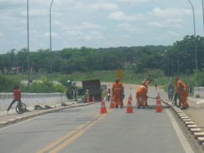 DNIT realiza Operação Tapa-buracos na Ponte sobre o rio Parnaíba