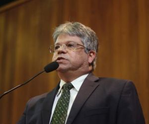Gustavo Neiva lamenta o descredenciamento da residência médica do HGV