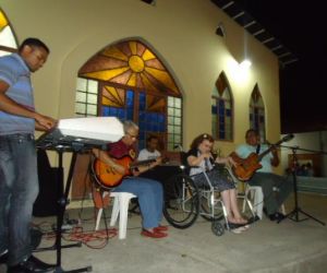 Cantora Maria Eliane faz grande show católico em Floriano