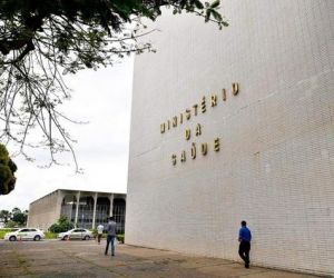 Ministério da Saúde anuncia estudo para avaliar 3ª dose em vacinados com Coronavac