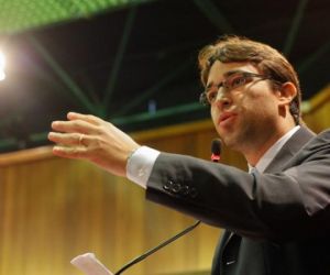 Marden defende gratuidade de identidade para alunos carentes