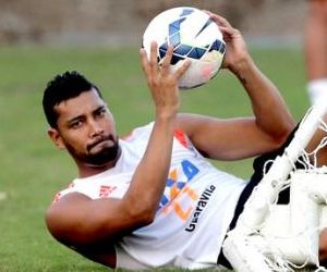 Parado há mais de dois meses, André Santos jogará no time de Zico na Índia