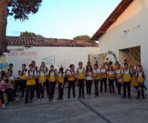 Professora Rosário ganha tablet em sorteio da Escola Mega de Floriano