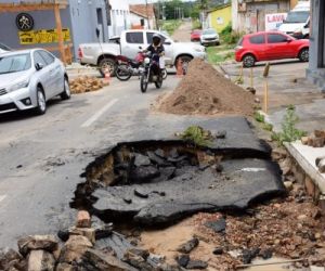 Lixo jogado nas ruas e riachos provoca inundações em Floriano