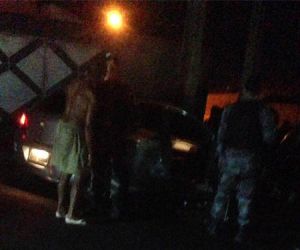 Suspeitos de fazer assaltos são mortos dentro de carro roubado
