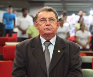 Rubem Martins defende servidores da Adapi