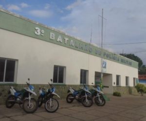 PM realiza abordagens e prende indivíduos por tráfico de drogas