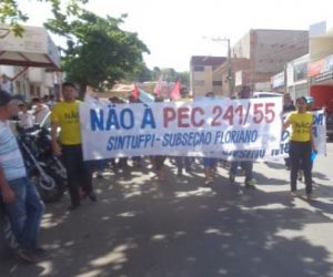 Manifestantes contrários à PEC 241 fazem ato em Floriano