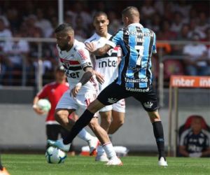 São Paulo empata com Grêmio e perde chance de colar nos líderes