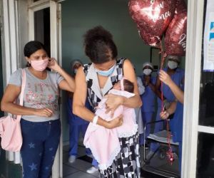 Mulher que contraiu coronavírus na gestação perde a filha seis meses depois para a Covid-19