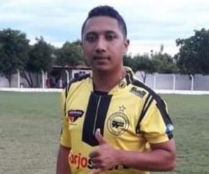 Jogador de futebol morre após colisão entre motocicletas no Piauí