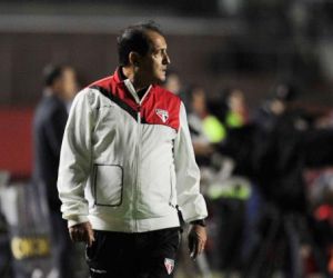 Muricy critica Michel Bastos: "Foi expulso duas vezes merecidamente"