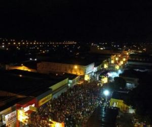 Desfile das Escolas de Samba e Arrastão fecham Carnaval de Floriano 2018