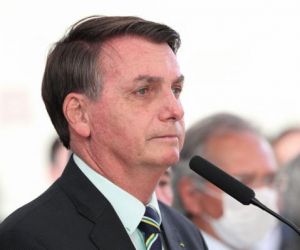Licença de Bolsonaro só deve ser avaliada em caso de cirurgia, dizem auxiliares