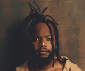 Abayomi, autor de hits de Thiaguinho, se lança como cantor com o single "Olhaí" e tem álbum previsto