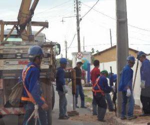Eletrobras realiza substituição de cabos no bairro Caixa Dágua